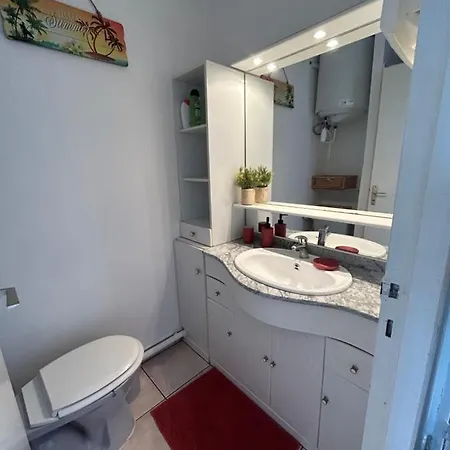 Vue Situe A Cote De La Quartier Des Quilles Sète
