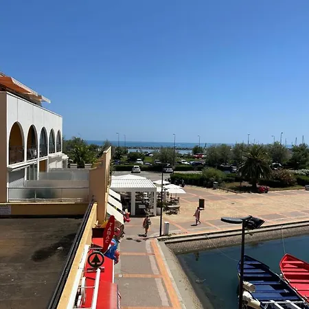 Vue Situe A Cote De La Quartier Des Quilles * Sete